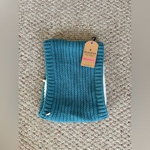 Women’s snood neck warmer. New with tags!